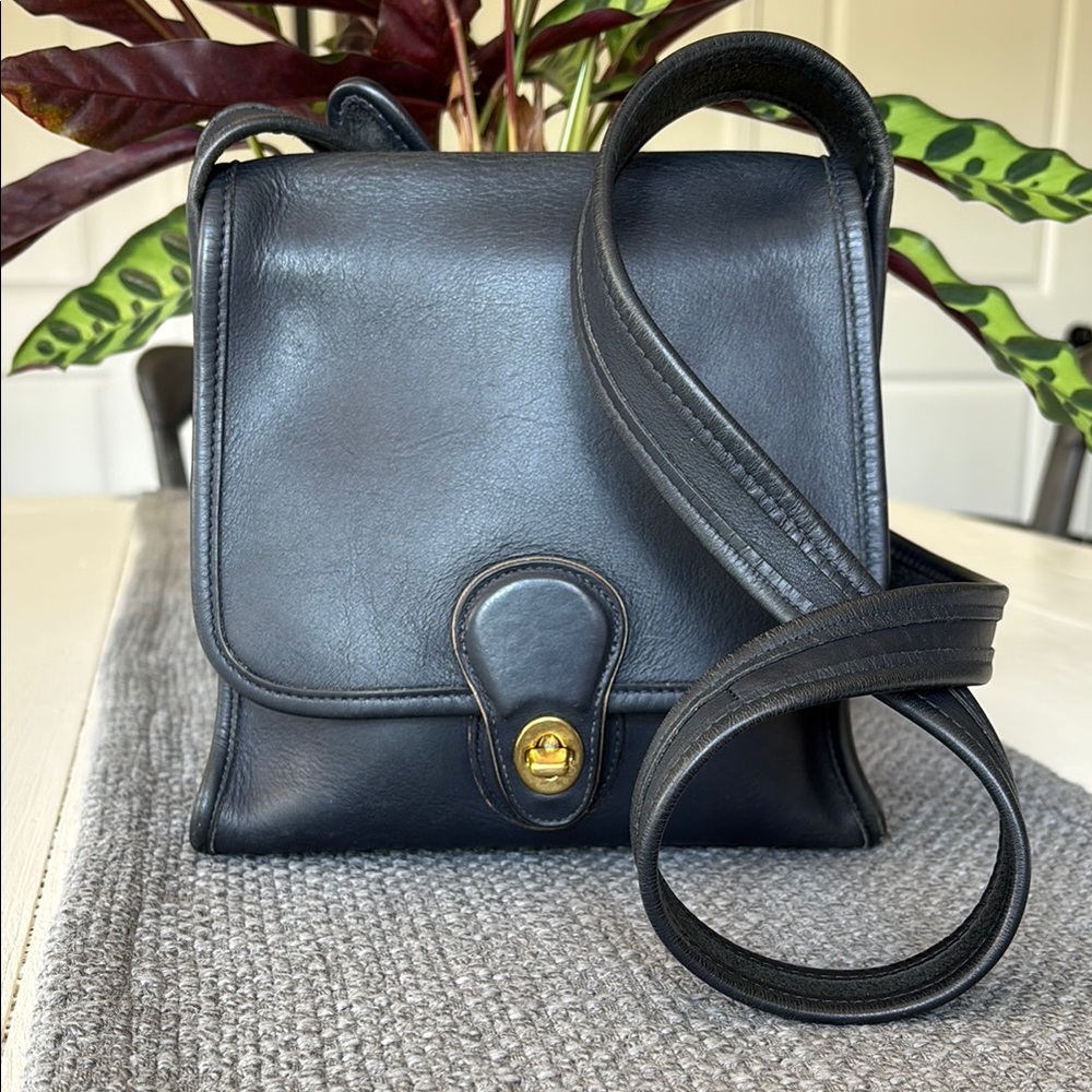 Vintage Coach Shelbourne #9038 in Navy